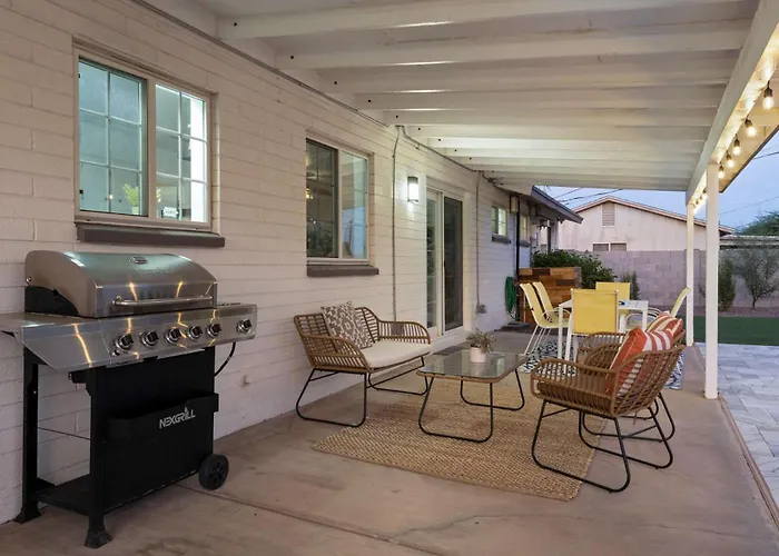 Shangri La - Boho Chic With Patio Pool & Grille Holiday home