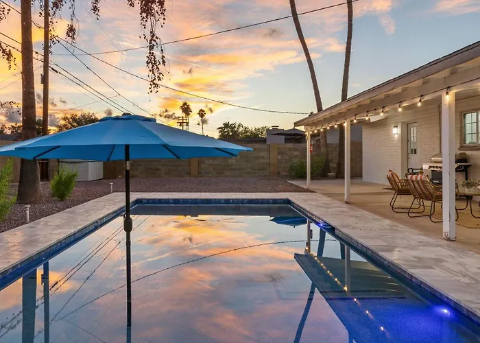 Shangri La - Boho Chic With Patio Pool & Grille Holiday home
