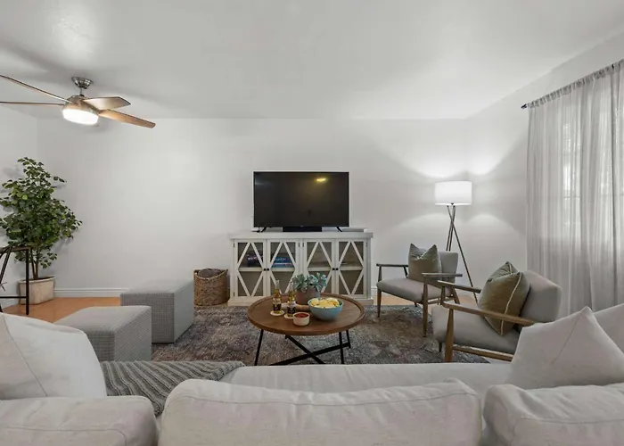 Holiday home Shangri La - Boho Chic With Patio Pool & Grille *